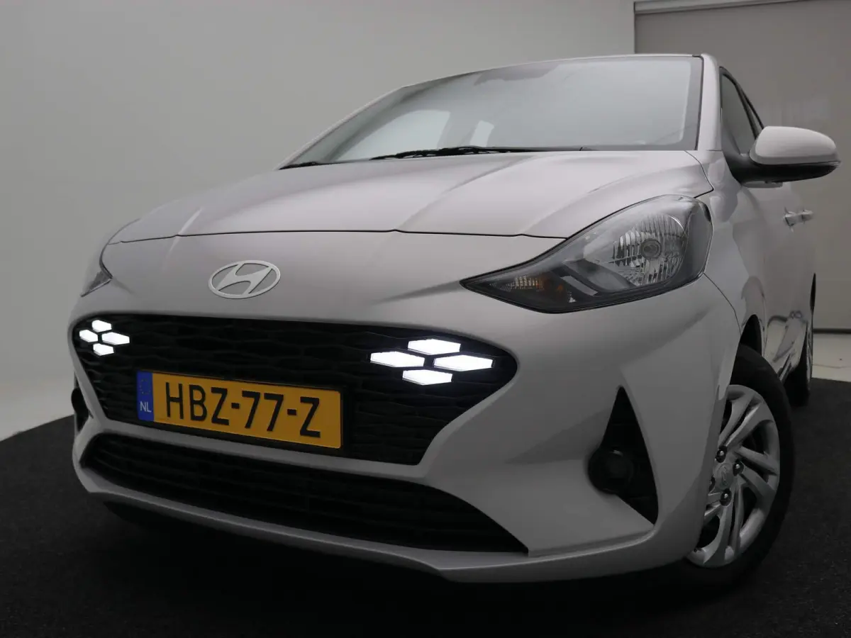 1.0 Comfort Smart / Navigatie / Cruise Control / Airco / LED dagrijverlichting / Achteruitrijcamera / Parkeersensoren achter / Fabrieksgarantie t/m 25-01-2030 /