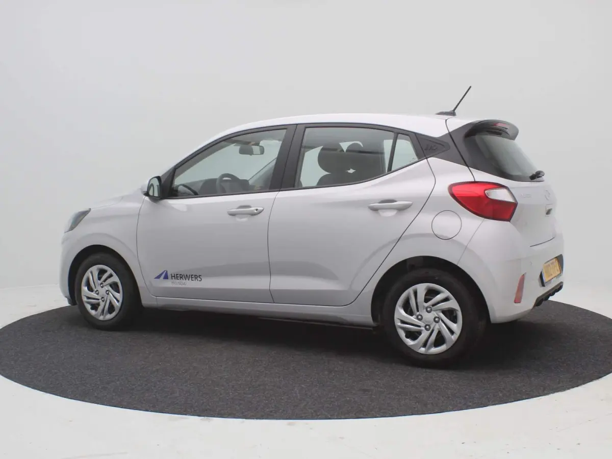 1.0 Comfort Smart / Navigatie / Cruise Control / Airco / LED dagrijverlichting / Achteruitrijcamera / Parkeersensoren achter / Fabrieksgarantie t/m 25-01-2030 /