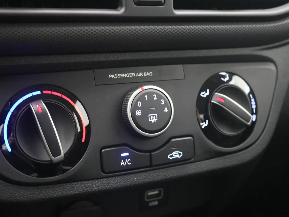1.0 Comfort Smart 5-zits Automaat/ Navigatie / Airco / Cruise Control / Achteruitrijcamera / NL Auto / Apple CarPlay & Android Auto / LMV / / Navigatie / Airco / Cruise Control / Achteruitri