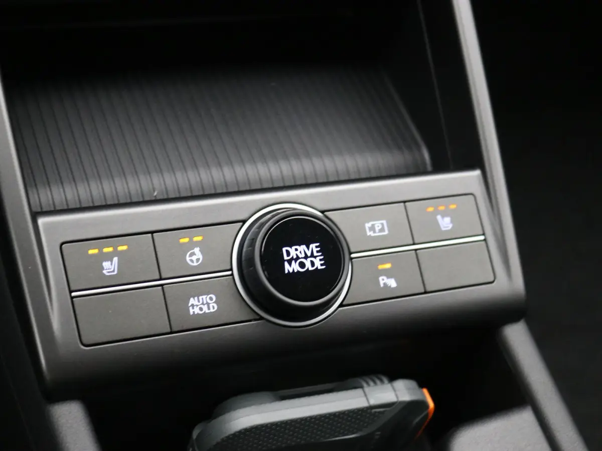 1.6 GDI HEV Comfort Smart / Navigatie / 18" LMV / Adaptieve Cruise Control / Parkeersensoren voor en achter / NL Auto / 5 Jaar Fabrieksgarantie / Achteruitrijcamera /
