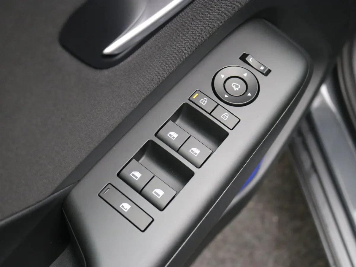 1.6 GDI HEV Comfort Smart / Navigatie / 18" LMV / Adaptieve Cruise Control / Parkeersensoren voor en achter / NL Auto / 5 Jaar Fabrieksgarantie / Achteruitrijcamera /