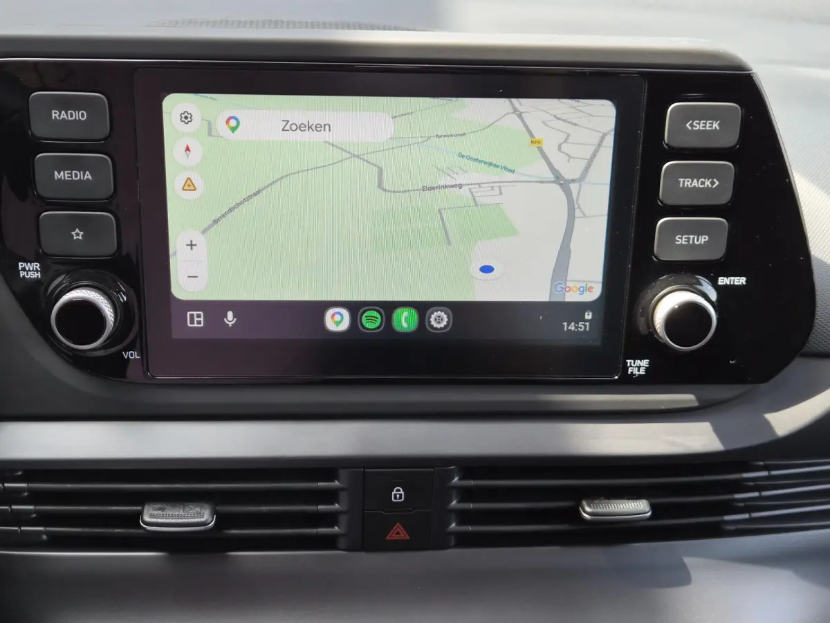 1.0 T-GDI Comfort / Fabrieksgarantie tot 03-2029 / Dealer onderhouden / Apple Carplay Android Auto / Stuur- & Stoelverwarming / Cruise control / Achteruitrijcamera / Trekgewicht 1110 kg /