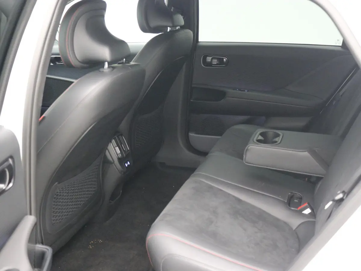 N-Line AWD 84 kWh Nieuw model/ HUD Display / 20" LMV / Warmtepomp / WLTP 578 km / 3-Fase Laden / 360 Camera / AWD / Nieuw model / Direct Leverbaar / Full Option / | Achterstoelen verwarmd | 