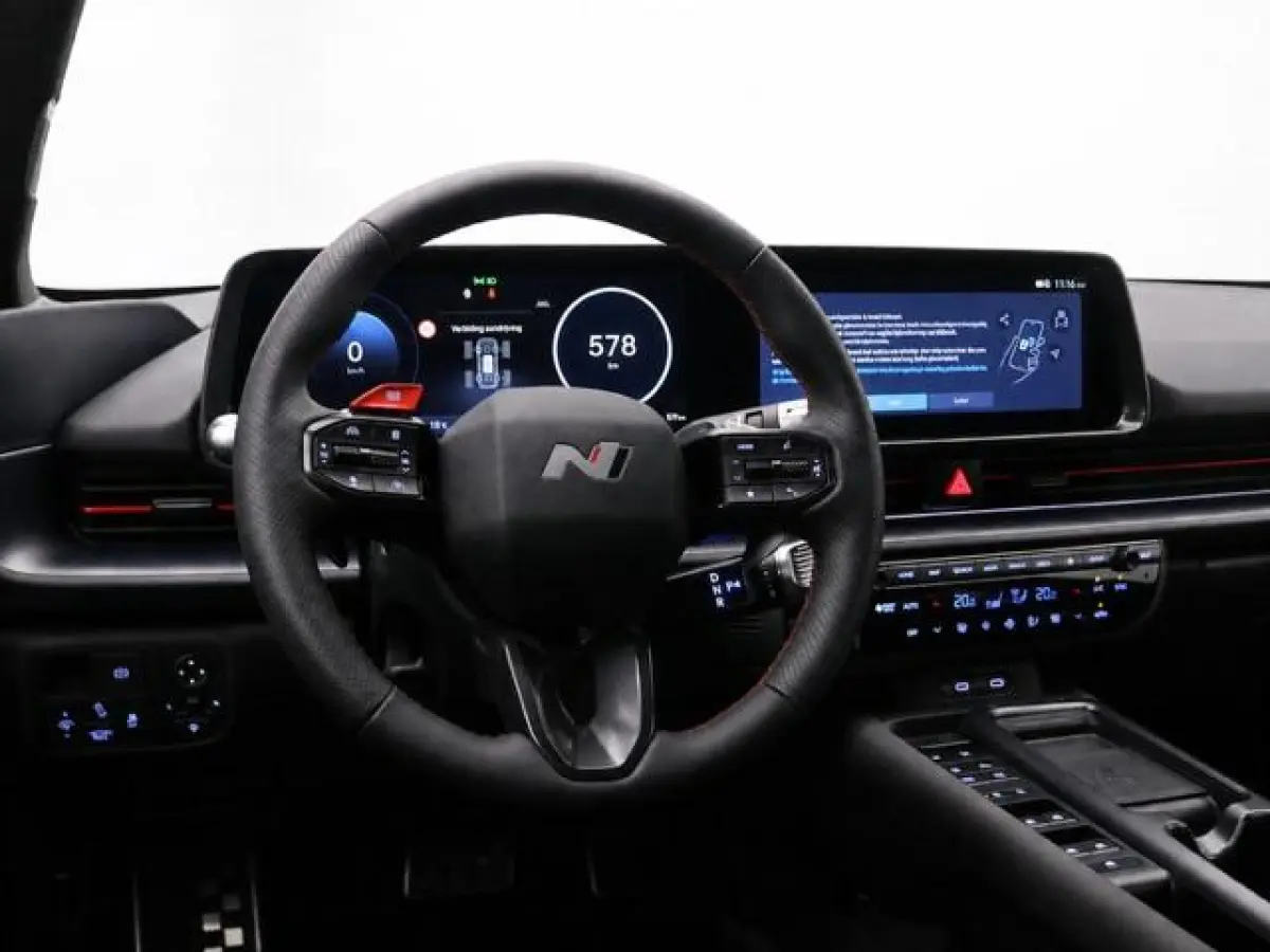 N-Line AWD 84 kWh Nieuw model/ HUD Display / 20" LMV / Warmtepomp / WLTP 578 km / 3-Fase Laden / 360 Camera / AWD / Nieuw model / Direct Leverbaar / Full Option / | Achterstoelen verwarmd | 