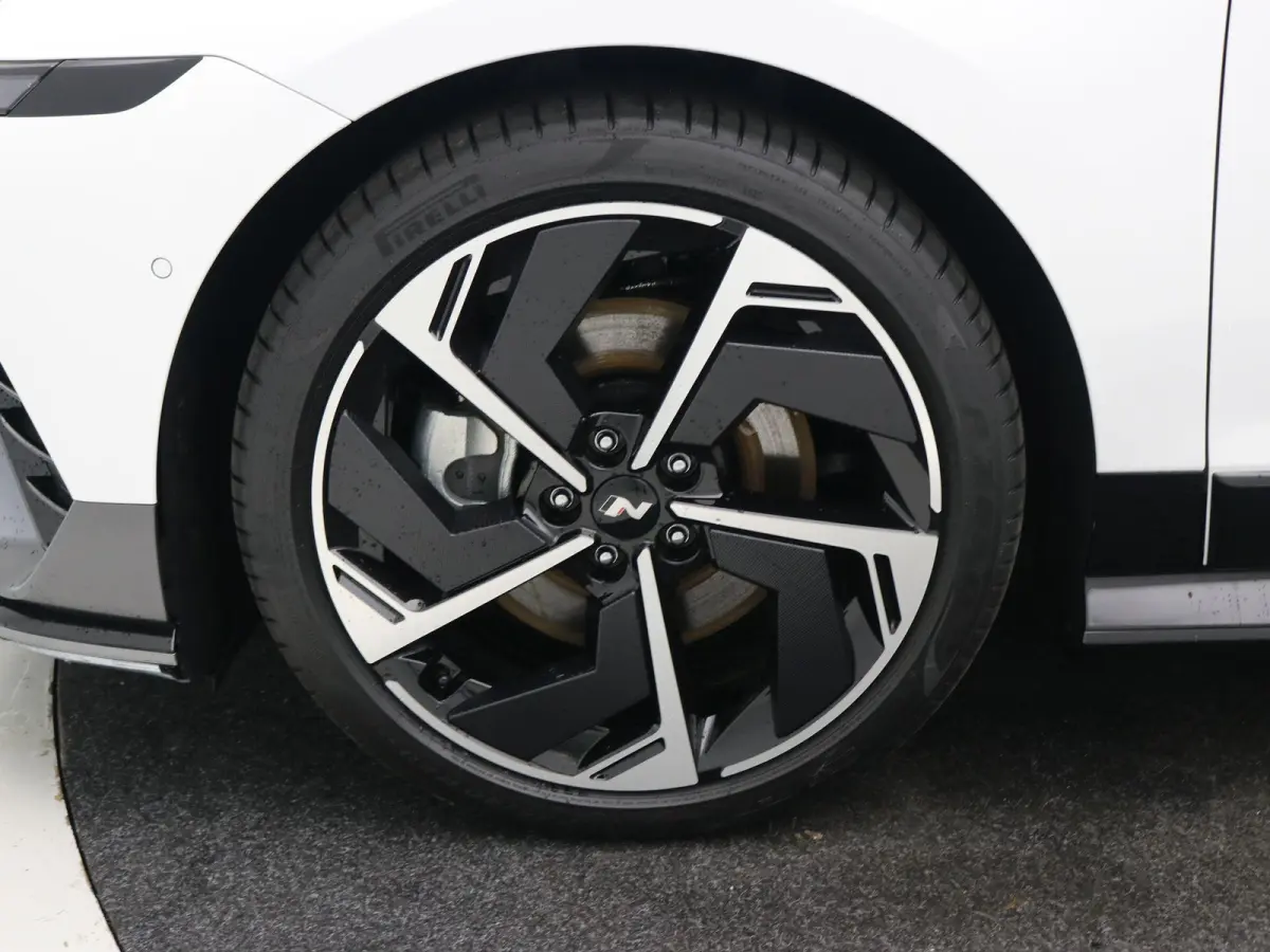 N-Line AWD 84 kWh Nieuw model/ HUD Display / 20" LMV / Warmtepomp / WLTP 578 km / 3-Fase Laden / 360 Camera / AWD / Nieuw model / Direct Leverbaar / Full Option / | Achterstoelen verwarmd | 