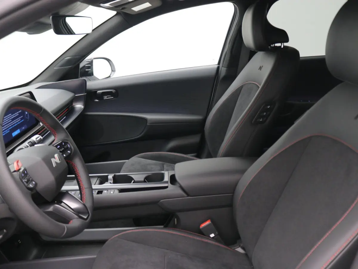 N-Line AWD 84 kWh Nieuw model/ HUD Display / 20" LMV / Warmtepomp / WLTP 578 km / 3-Fase Laden / 360 Camera / AWD / Nieuw model / Direct Leverbaar / Full Option / | Achterstoelen verwarmd | 
