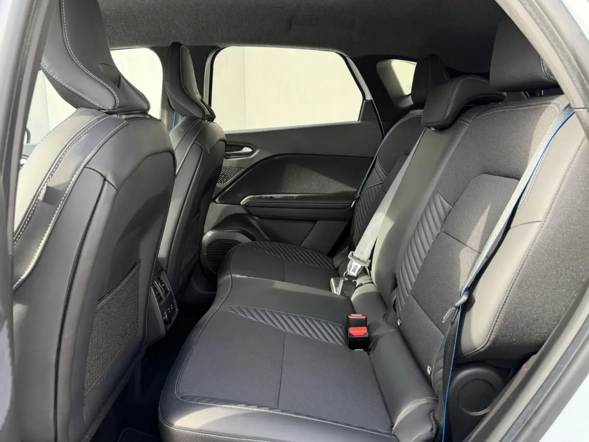 1.3 mild hybrid 160 esprit Alpine / Trekgewicht 1200 KG / Dealer Onderhouden / Harman Kardon / Two Tone / Adaptieve Cruise Control / Navigatie / Stoel & Stuurwiel Verwarming / Elektrische St
