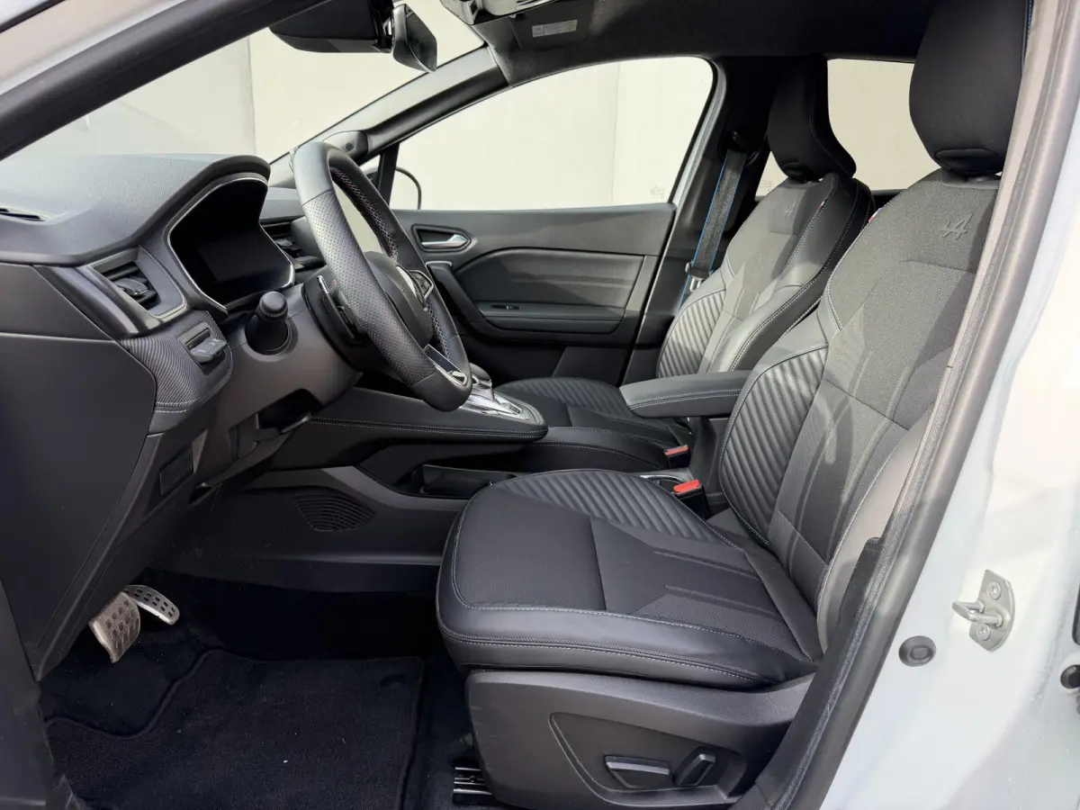1.3 mild hybrid 160 esprit Alpine / Trekgewicht 1200 KG / Dealer Onderhouden / Harman Kardon / Two Tone / Adaptieve Cruise Control / Navigatie / Stoel & Stuurwiel Verwarming / Elektrische St