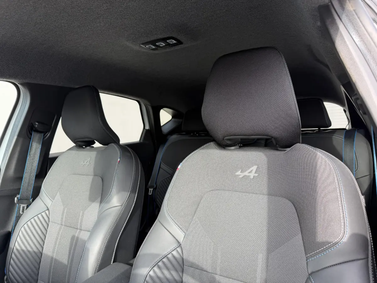 1.3 mild hybrid 160 esprit Alpine / Trekgewicht 1200 KG / Dealer Onderhouden / Harman Kardon / Two Tone / Adaptieve Cruise Control / Navigatie / Stoel & Stuurwiel Verwarming / Elektrische St