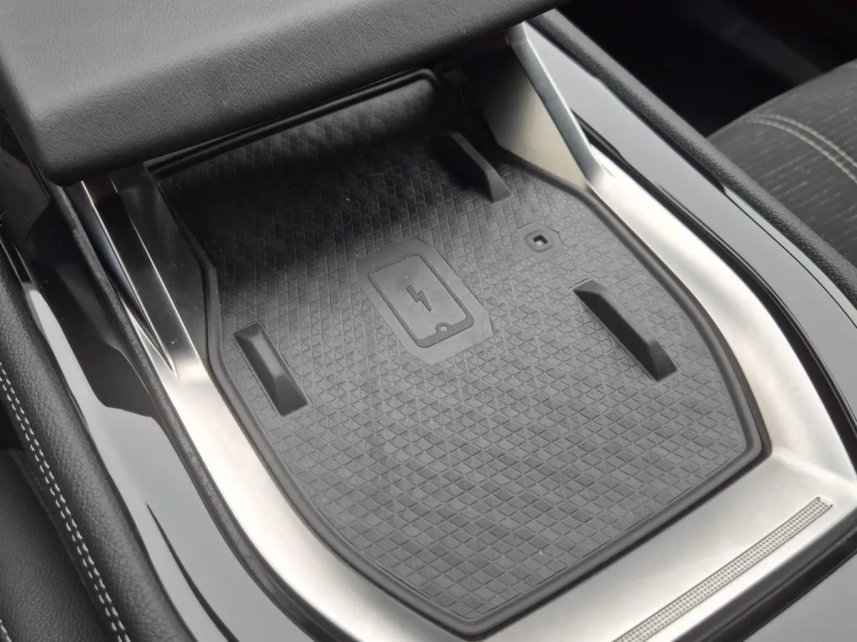 1.2 E-Tech full hybrid 200 techno / Panoramadak / Fabrieksgarantie tot 04-2028 / Trekgewicht 1500 kg / Pack Look / Rondomzicht camera / Apple Carplay Android Auto / Adaptief cruise control /