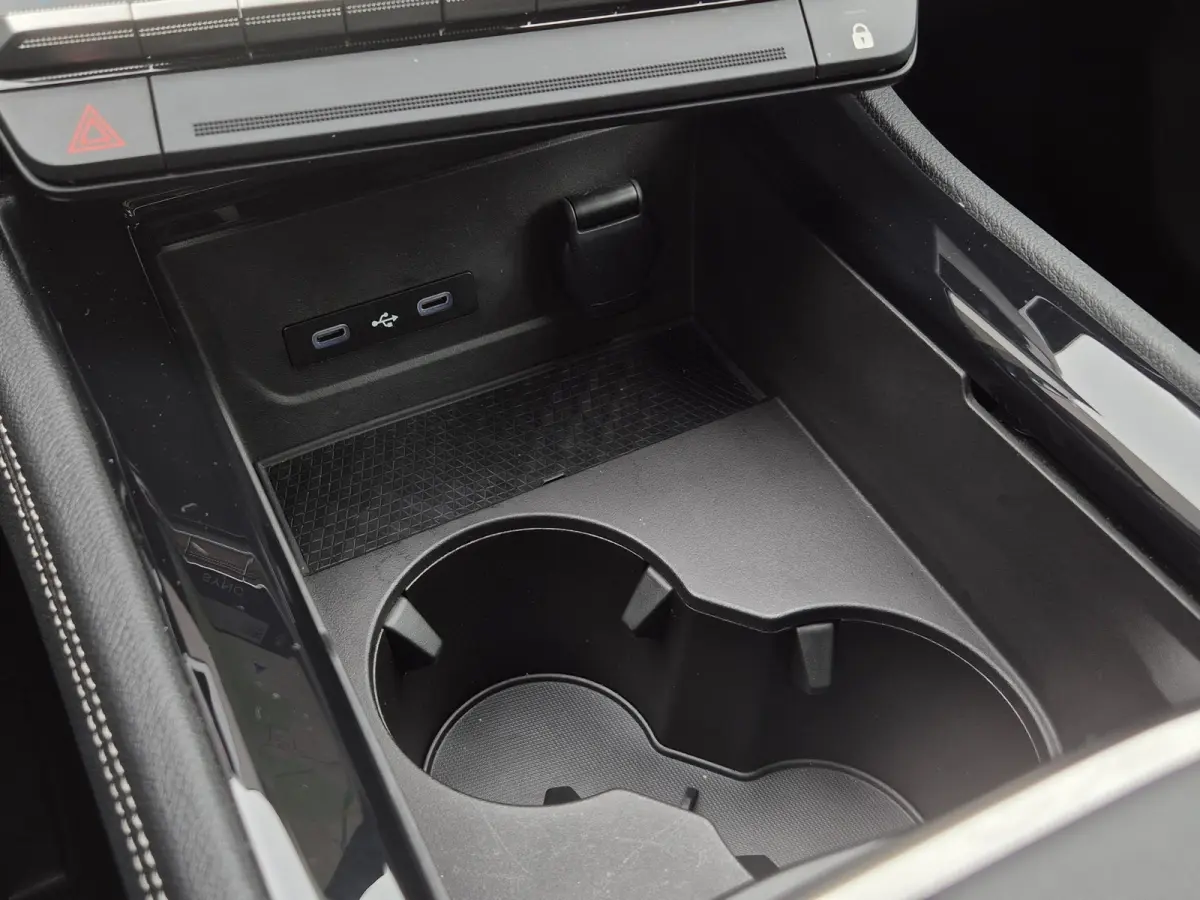 1.2 E-Tech full hybrid 200 techno / Panoramadak / Fabrieksgarantie tot 04-2028 / Trekgewicht 1500 kg / Pack Look / Rondomzicht camera / Apple Carplay Android Auto / Adaptief cruise control /