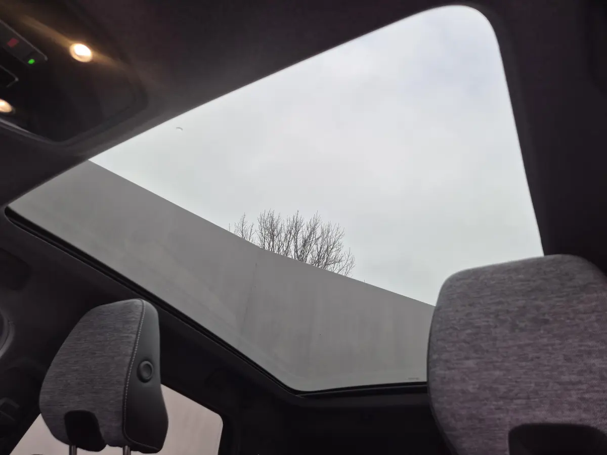 1.2 E-Tech full hybrid 200 techno / Panoramadak / Fabrieksgarantie tot 04-2028 / Trekgewicht 1500 kg / Pack Look / Rondomzicht camera / Apple Carplay Android Auto / Adaptief cruise control /