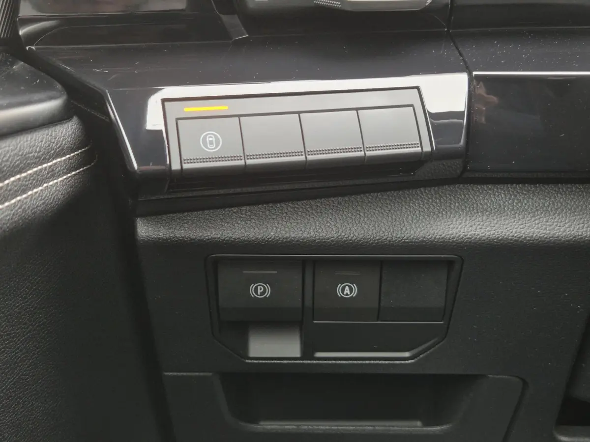 1.2 E-Tech full hybrid 200 techno / Panoramadak / Fabrieksgarantie tot 04-2028 / Trekgewicht 1500 kg / Pack Look / Rondomzicht camera / Apple Carplay Android Auto / Adaptief cruise control /