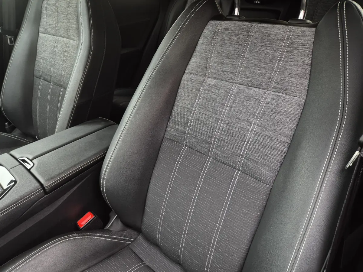1.2 E-Tech full hybrid 200 techno / Panoramadak / Fabrieksgarantie tot 04-2028 / Trekgewicht 1500 kg / Pack Look / Rondomzicht camera / Apple Carplay Android Auto / Adaptief cruise control /