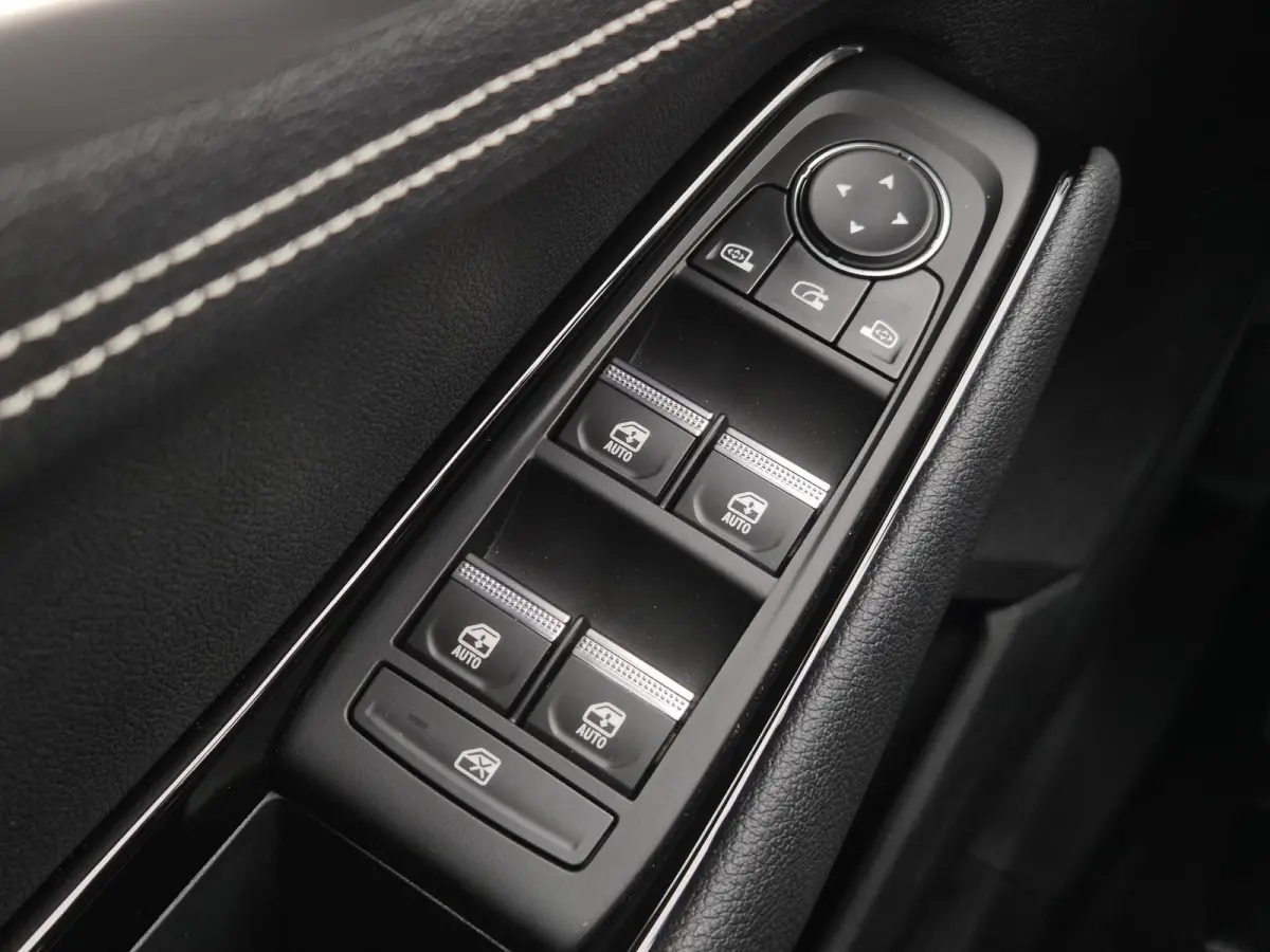 1.2 E-Tech full hybrid 200 techno / Panoramadak / Fabrieksgarantie tot 04-2028 / Trekgewicht 1500 kg / Pack Look / Rondomzicht camera / Apple Carplay Android Auto / Adaptief cruise control /