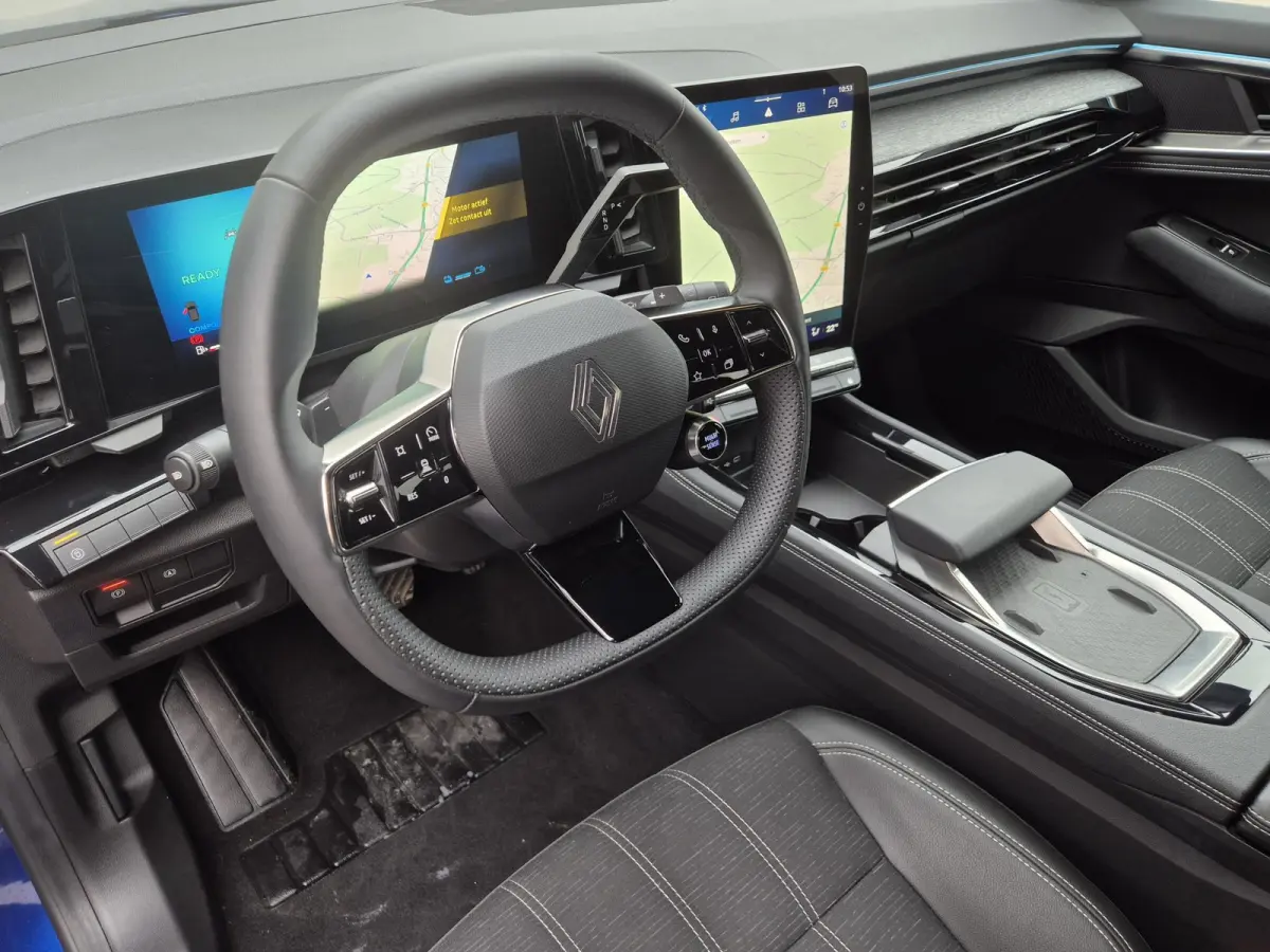 1.2 E-Tech full hybrid 200 techno / Panoramadak / Fabrieksgarantie tot 04-2028 / Trekgewicht 1500 kg / Pack Look / Rondomzicht camera / Apple Carplay Android Auto / Adaptief cruise control /