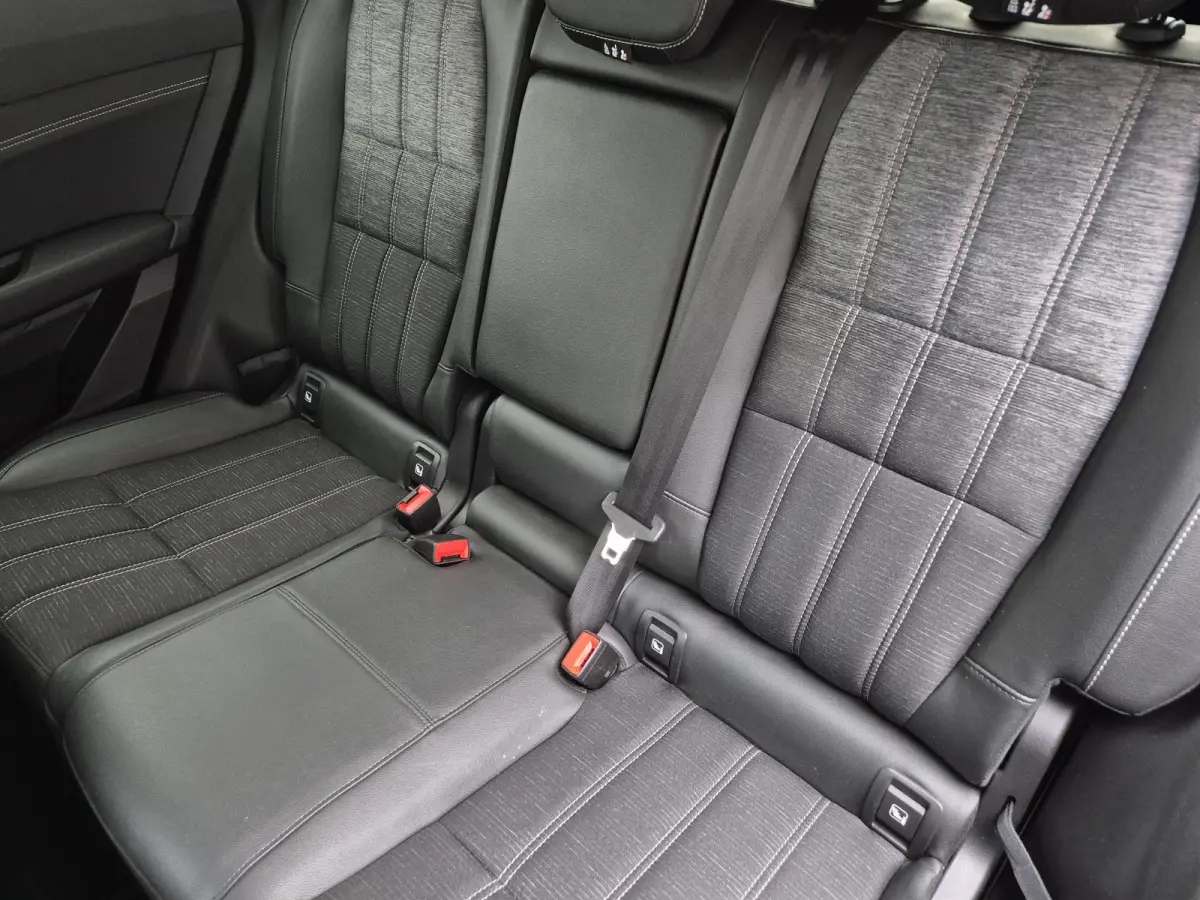 1.2 E-Tech full hybrid 200 techno / Panoramadak / Fabrieksgarantie tot 04-2028 / Trekgewicht 1500 kg / Pack Look / Rondomzicht camera / Apple Carplay Android Auto / Adaptief cruise control /