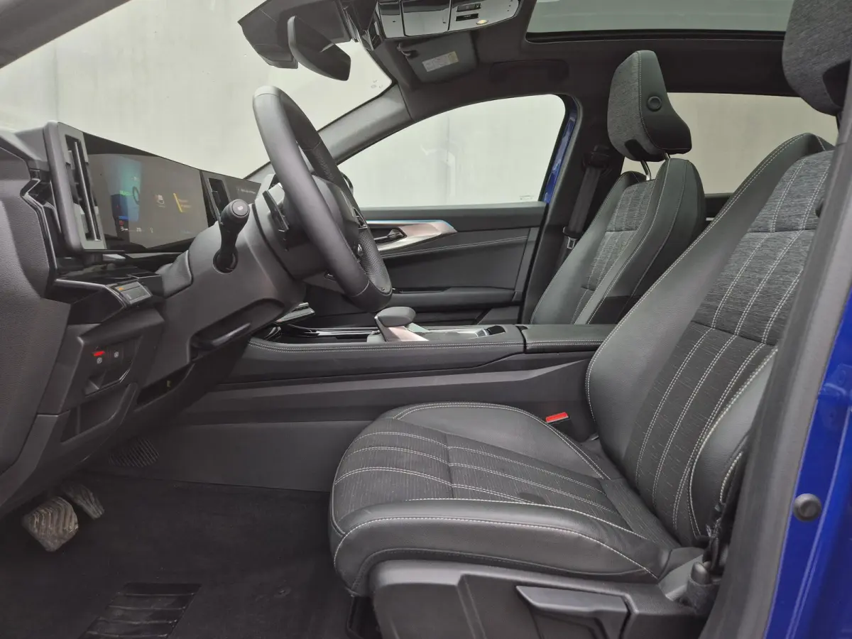1.2 E-Tech full hybrid 200 techno / Panoramadak / Fabrieksgarantie tot 04-2028 / Trekgewicht 1500 kg / Pack Look / Rondomzicht camera / Apple Carplay Android Auto / Adaptief cruise control /