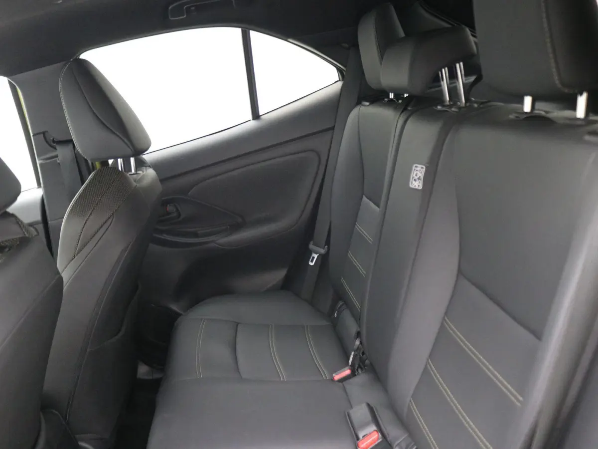 1.5 Hybrid Launch Edition/ Adaptieve CC / Achteruit Rij Camera / Stoel Stuur en Vooruitverwarming / Apple Carplay / JBL Sound / Dealeronderhouden / | Achteruitrij assistent | Achteruitrijcam