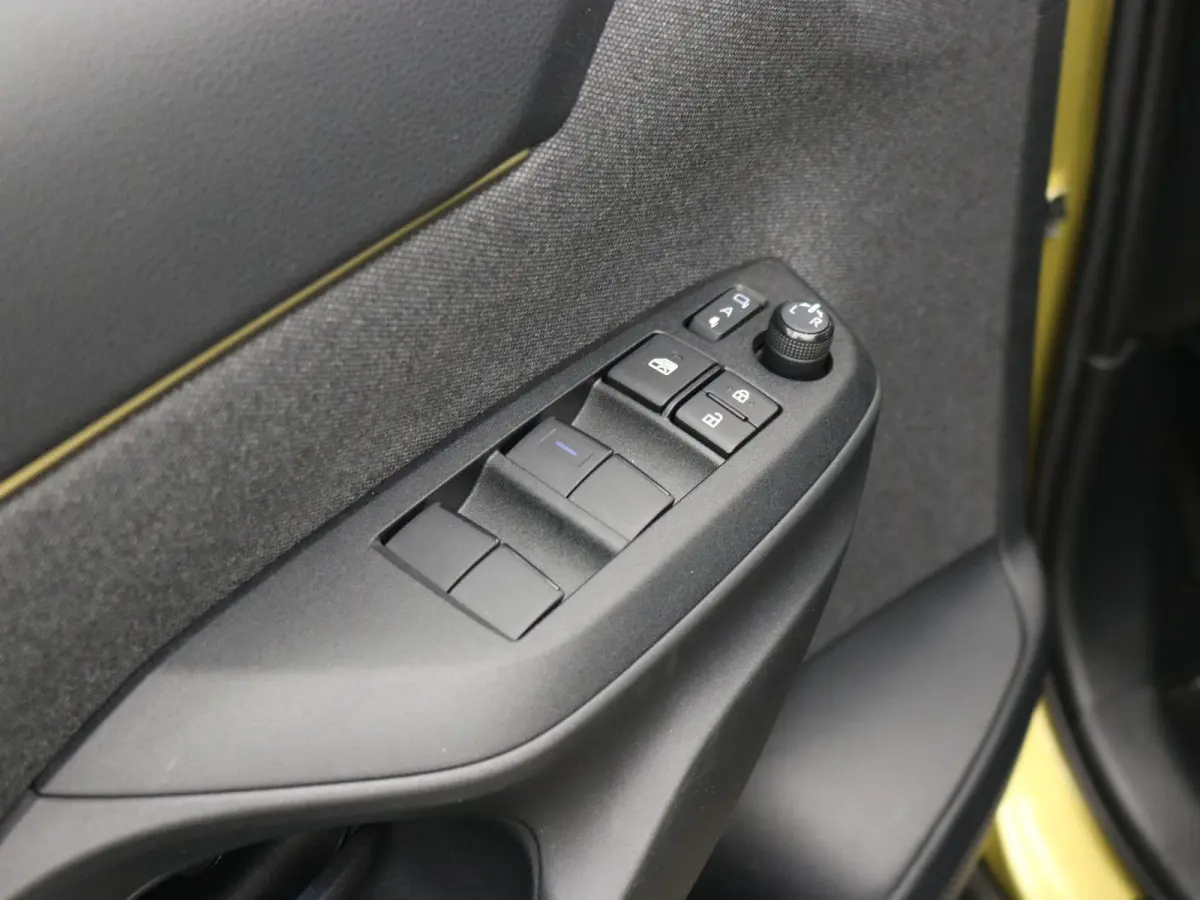 1.5 Hybrid Launch Edition/ Adaptieve CC / Achteruit Rij Camera / Stoel Stuur en Vooruitverwarming / Apple Carplay / JBL Sound / Dealeronderhouden / | Achteruitrij assistent | Achteruitrijcam