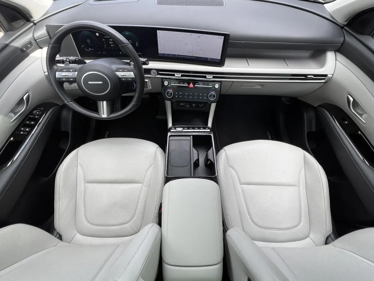 1.6 T-GDI PHEV Premium Sky 4WD / Accu SoH 100 % / Panorama schuifdak / Wit leder / HUD / Camera / Elektr. stoelen & klep / Stoelventilatie / Stuur-, stoel- en achterbankverwarming /19" LM wi