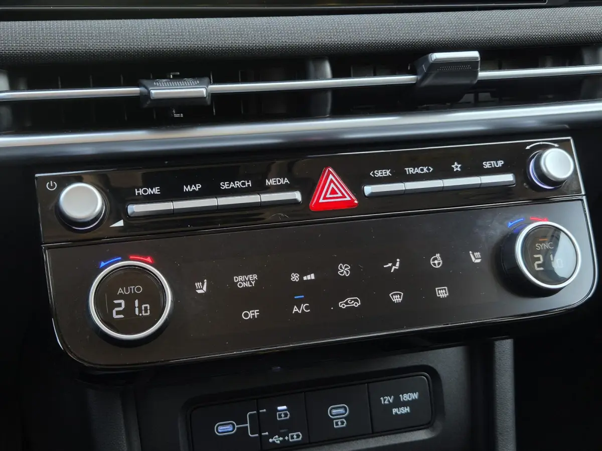 1.6 T-GDI PHEV Comfort Smart / Facelift Model / Head Up Display  / Trekgewicht 1210 kg / Elektrische achterklep / Stuur- & Stoelverwarming / Achteruitrijcamera / Adaptief cruise control / EA