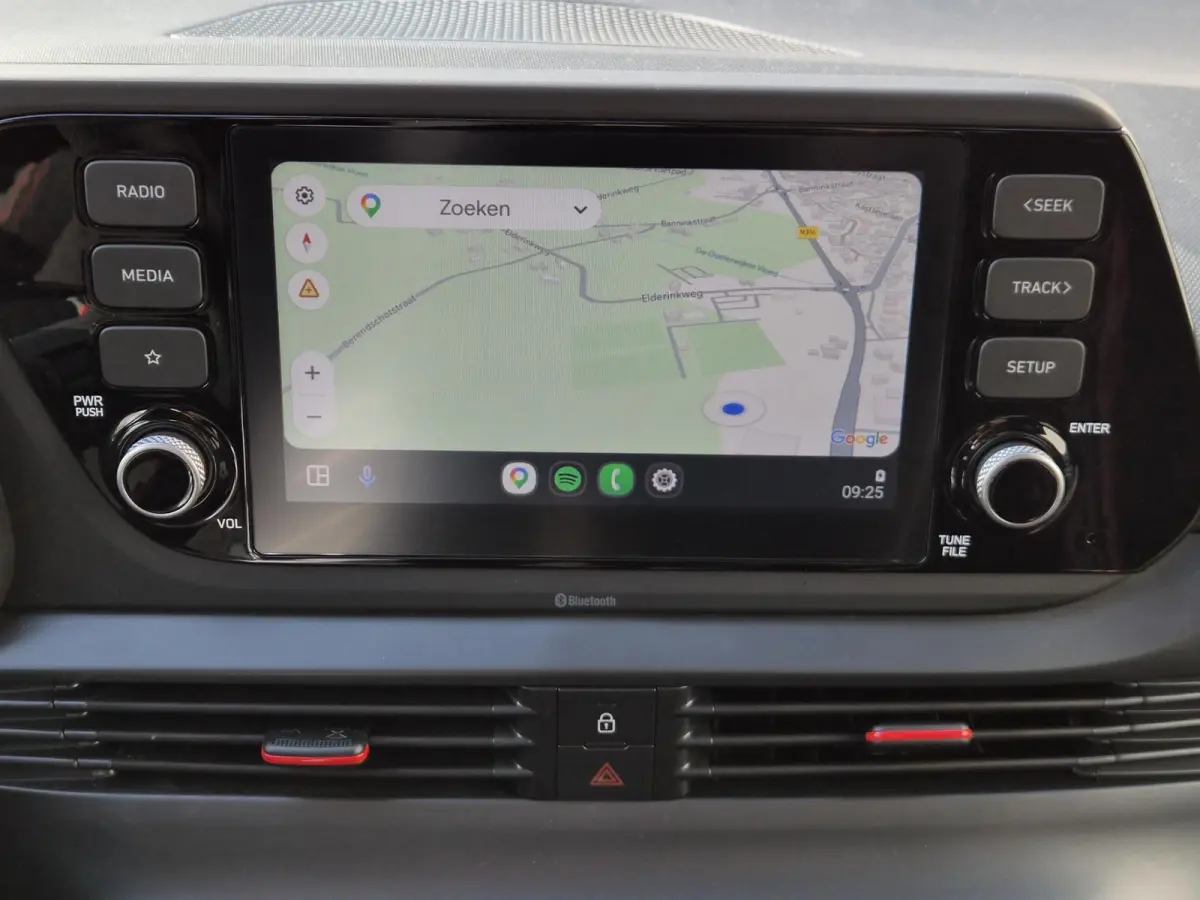1.0 T-GDI Premium / Navigatie via Apple Carplay of Android Auto / Stuur- & Stoel verwarming / Achteruitrijcamera / Cruise control / Parkeersensoren achter / Climate control / Trekgewicht 111