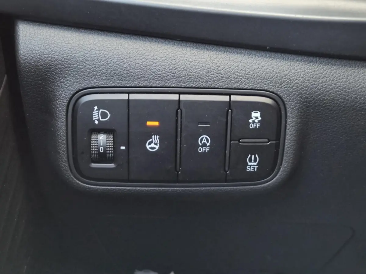 1.0 T-GDI Premium / Navigatie via Apple Carplay of Android Auto / Stuur- & Stoel verwarming / Achteruitrijcamera / Cruise control / Parkeersensoren achter / Climate control / Trekgewicht 111