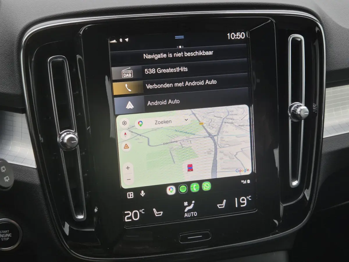 1.5 T5 Plus Dark / All season banden / Harman/Kardon Audio Systeem / Park Assist Pack & Seat Pack / Trekgewicht 1.800 kg / Stuur- & Stoelverwarming / Navigatie d.m.v. Apple Carplay/Android a