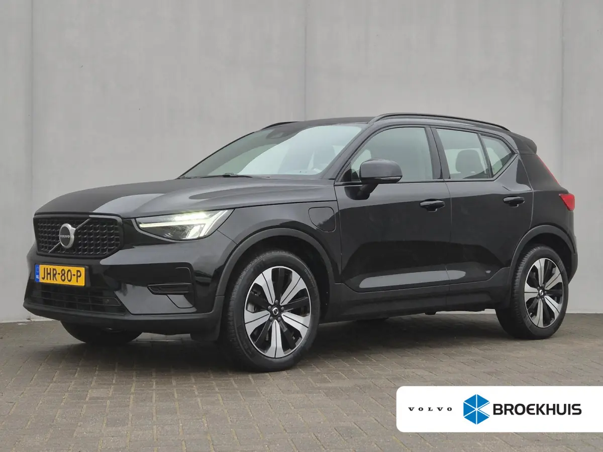 1.5 T5 Plus Dark / All season banden / Harman/Kardon Audio Systeem / Park Assist Pack & Seat Pack / Trekgewicht 1.800 kg / Stuur- & Stoelverwarming / Navigatie d.m.v. Apple Carplay/Android a
