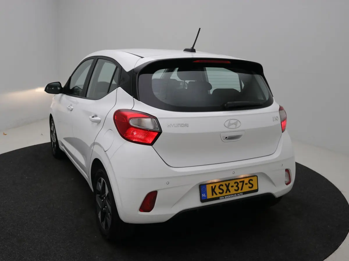 1.0 Comfort Smart 5-zits / Navigatie / Cruise Control / LMV / 5-Persoons / Airco / Stoelverwarming voor / Stuurwiel verwarming / Parkeersensoren achter / Achteruitrijcamera / Apple CarPlay &