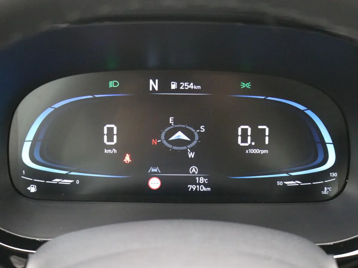 1.0 Comfort Smart 5-zits / Navigatie / Cruise Control / LMV / 5-Persoons / Airco / Stoelverwarming voor / Stuurwiel verwarming / Parkeersensoren achter / Achteruitrijcamera / Apple CarPlay &