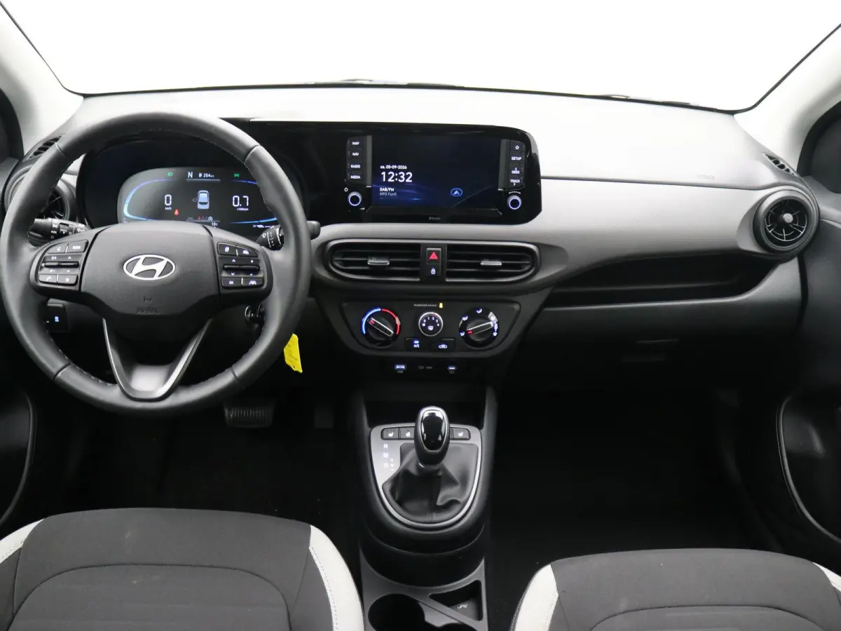 1.0 Comfort Smart 5-zits / Navigatie / Cruise Control / LMV / 5-Persoons / Airco / Stoelverwarming voor / Stuurwiel verwarming / Parkeersensoren achter / Achteruitrijcamera / Apple CarPlay &