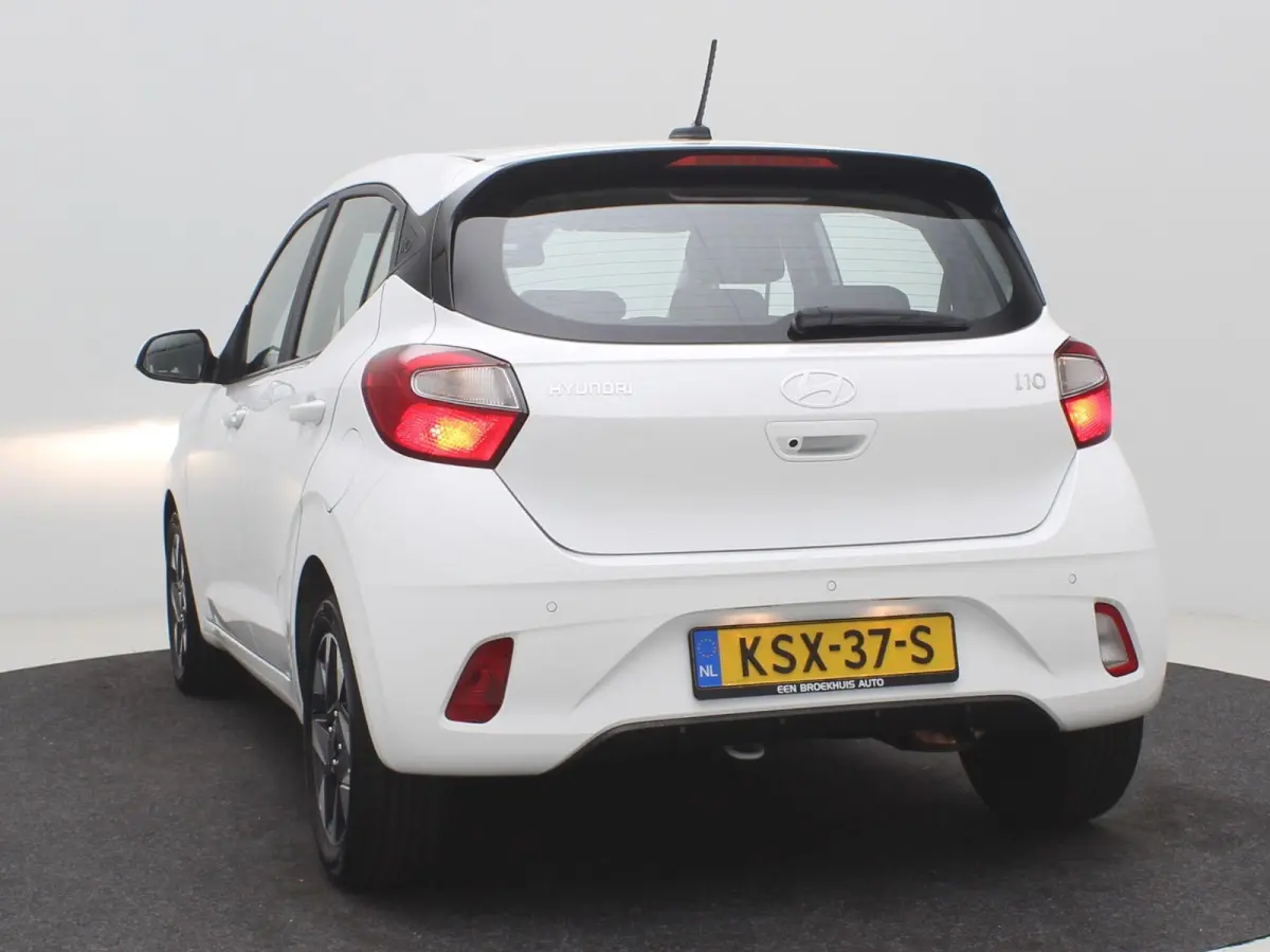 1.0 Comfort Smart 5-zits / Navigatie / Cruise Control / LMV / 5-Persoons / Airco / Stoelverwarming voor / Stuurwiel verwarming / Parkeersensoren achter / Achteruitrijcamera / Apple CarPlay &