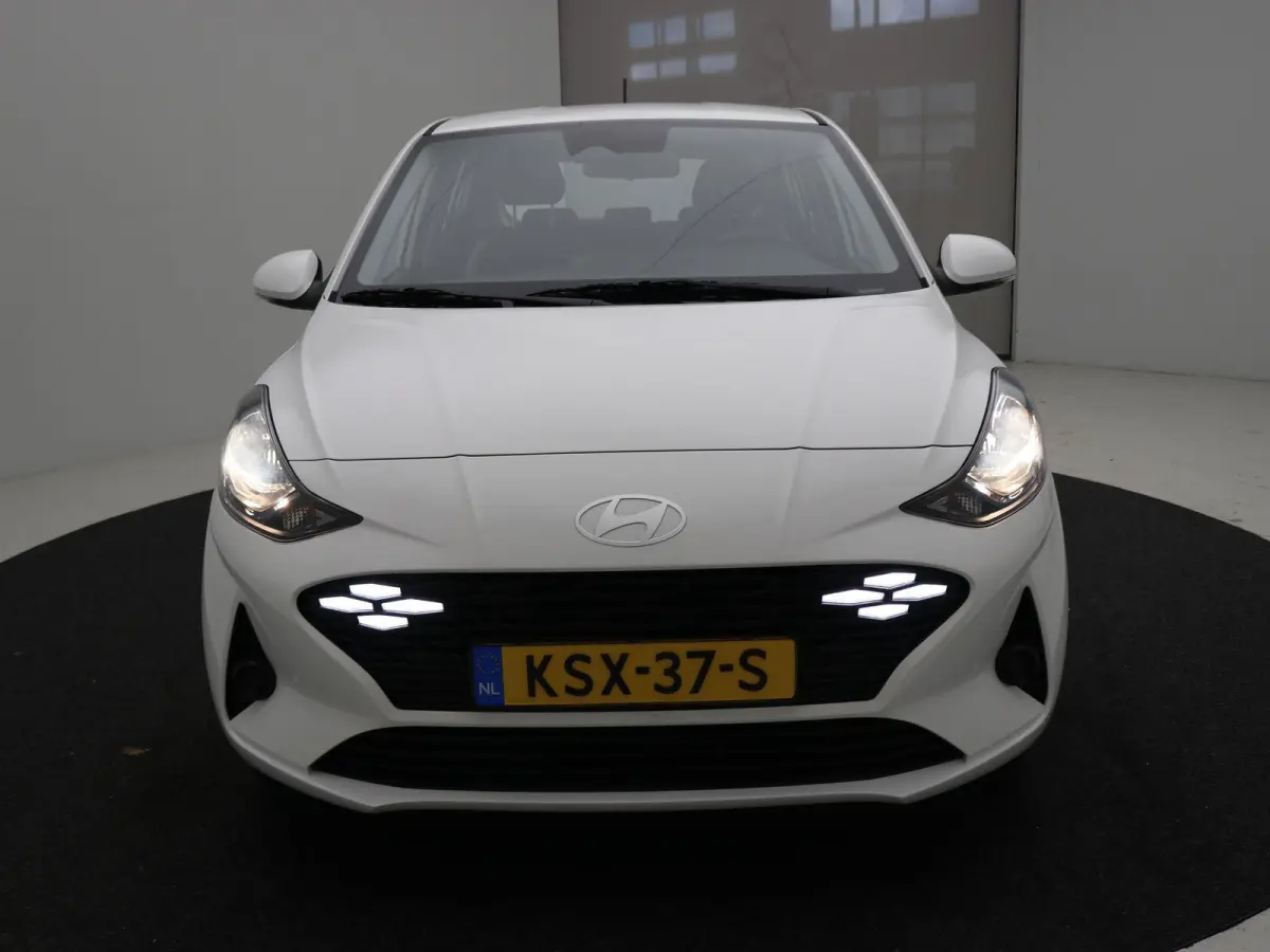 1.0 Comfort Smart 5-zits / Navigatie / Cruise Control / LMV / 5-Persoons / Airco / Stoelverwarming voor / Stuurwiel verwarming / Parkeersensoren achter / Achteruitrijcamera / Apple CarPlay &