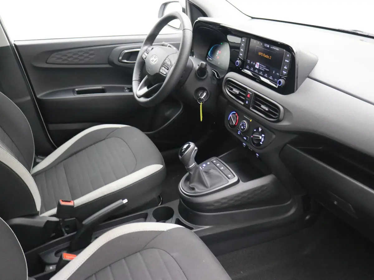 1.0 Comfort Smart 5-zits / Navigatie / Cruise Control / LMV / 5-Persoons / Airco / Stoelverwarming voor / Stuurwiel verwarming / Parkeersensoren achter / Achteruitrijcamera / Apple CarPlay &