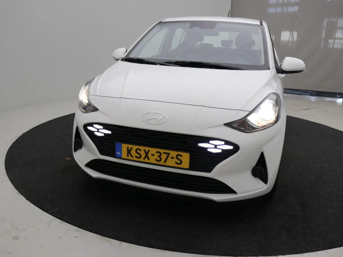 1.0 Comfort Smart 5-zits / Navigatie / Cruise Control / LMV / 5-Persoons / Airco / Stoelverwarming voor / Stuurwiel verwarming / Parkeersensoren achter / Achteruitrijcamera / Apple CarPlay &