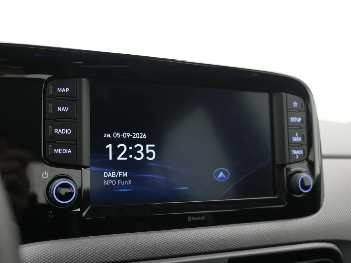 1.0 Comfort Smart 5-zits / Navigatie / Cruise Control / LMV / 5-Persoons / Airco / Stoelverwarming voor / Stuurwiel verwarming / Parkeersensoren achter / Achteruitrijcamera / Apple CarPlay &