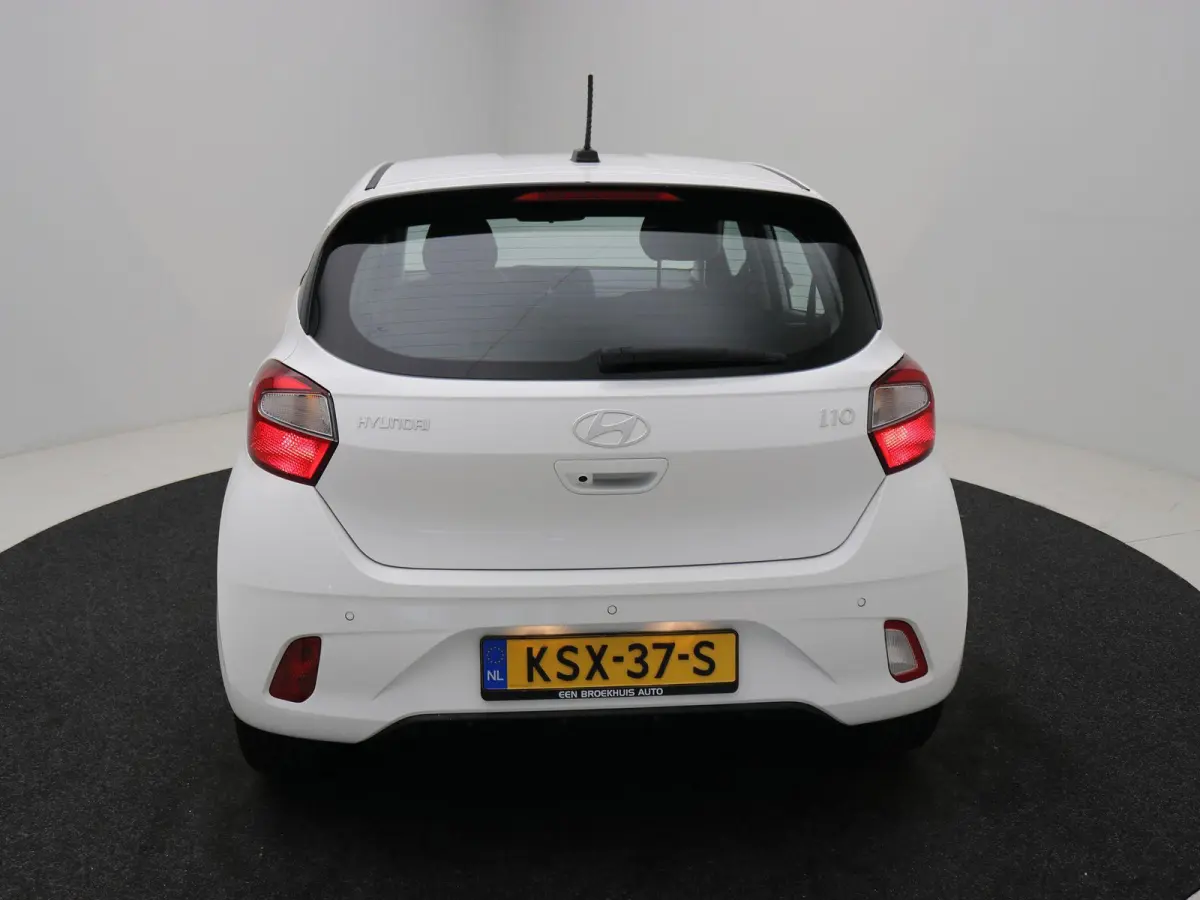 1.0 Comfort Smart 5-zits / Navigatie / Cruise Control / LMV / 5-Persoons / Airco / Stoelverwarming voor / Stuurwiel verwarming / Parkeersensoren achter / Achteruitrijcamera / Apple CarPlay &