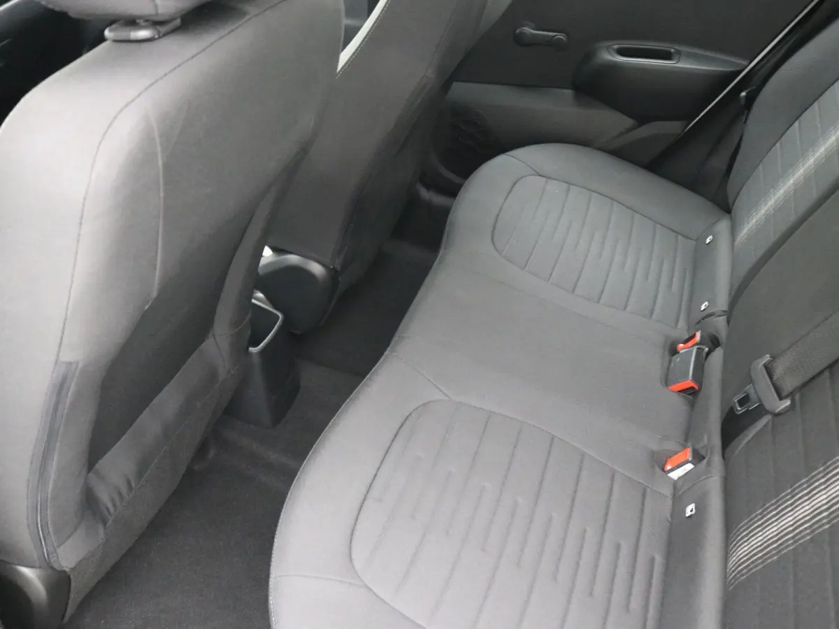 1.0 Comfort Smart 5-zits / Navigatie / Cruise Control / LMV / 5-Persoons / Airco / Stoelverwarming voor / Stuurwiel verwarming / Parkeersensoren achter / Achteruitrijcamera / Apple CarPlay &