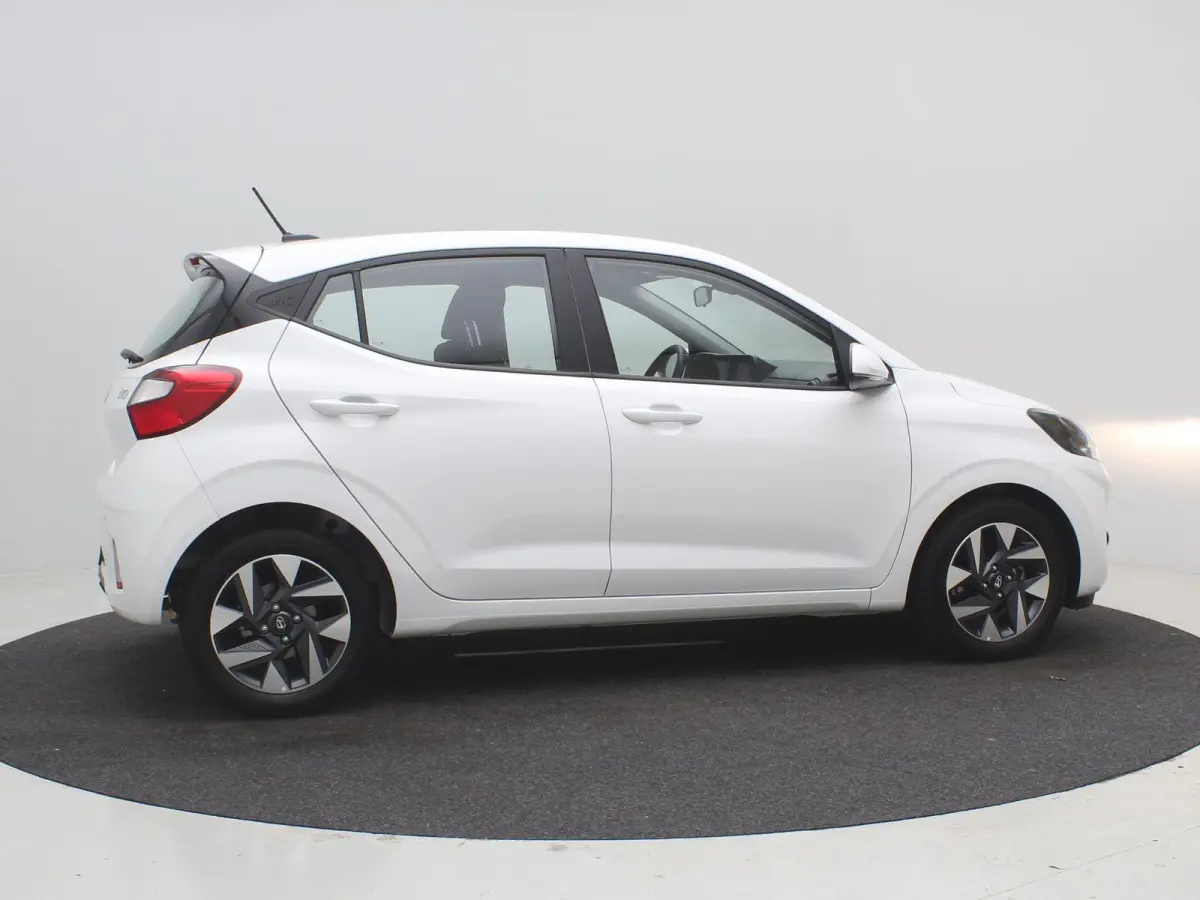 1.0 Comfort Smart 5-zits / Navigatie / Cruise Control / LMV / 5-Persoons / Airco / Stoelverwarming voor / Stuurwiel verwarming / Parkeersensoren achter / Achteruitrijcamera / Apple CarPlay &
