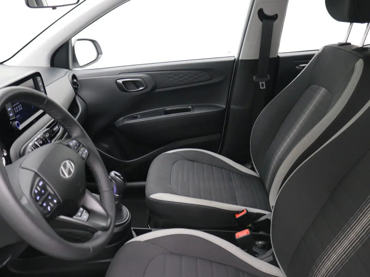 1.0 Comfort Smart 5-zits / Navigatie / Cruise Control / LMV / 5-Persoons / Airco / Stoelverwarming voor / Stuurwiel verwarming / Parkeersensoren achter / Achteruitrijcamera / Apple CarPlay &