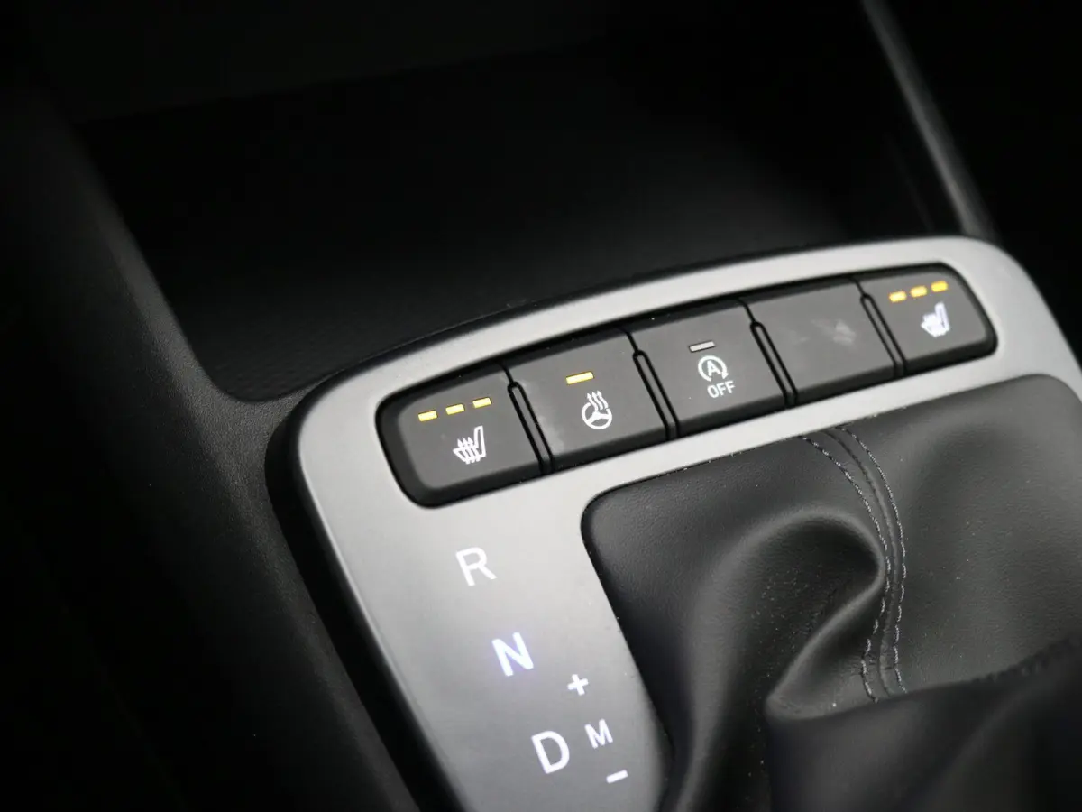 1.0 Comfort Smart 5-zits / Navigatie / Cruise Control / LMV / 5-Persoons / Airco / Stoelverwarming voor / Stuurwiel verwarming / Parkeersensoren achter / Achteruitrijcamera / Apple CarPlay &