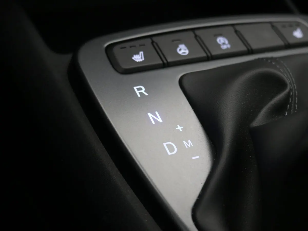 1.0 Comfort Smart 5-zits / Navigatie / Cruise Control / LMV / 5-Persoons / Airco / Stoelverwarming voor / Stuurwiel verwarming / Parkeersensoren achter / Achteruitrijcamera / Apple CarPlay &