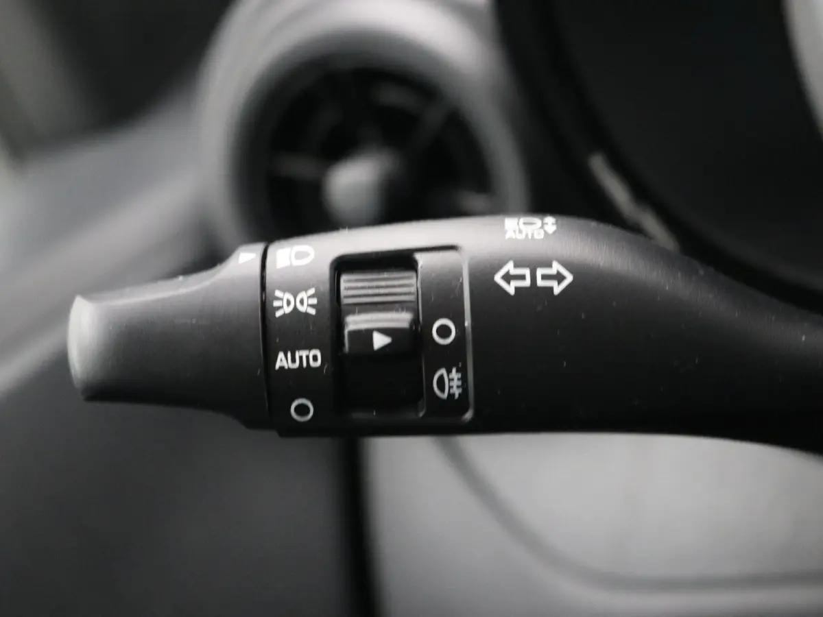 1.0 Comfort Smart 5-zits / Navigatie / Cruise Control / LMV / 5-Persoons / Airco / Stoelverwarming voor / Stuurwiel verwarming / Parkeersensoren achter / Achteruitrijcamera / Apple CarPlay &
