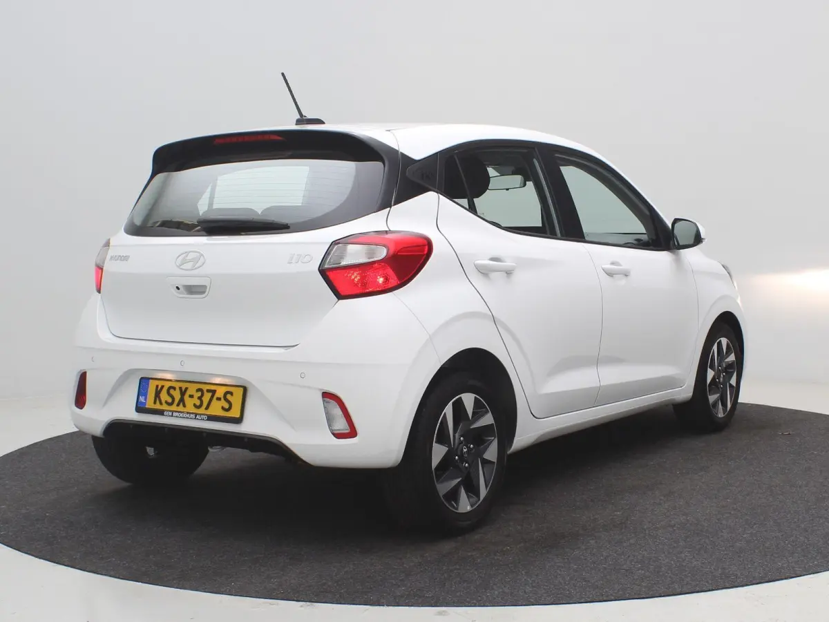 1.0 Comfort Smart 5-zits / Navigatie / Cruise Control / LMV / 5-Persoons / Airco / Stoelverwarming voor / Stuurwiel verwarming / Parkeersensoren achter / Achteruitrijcamera / Apple CarPlay &