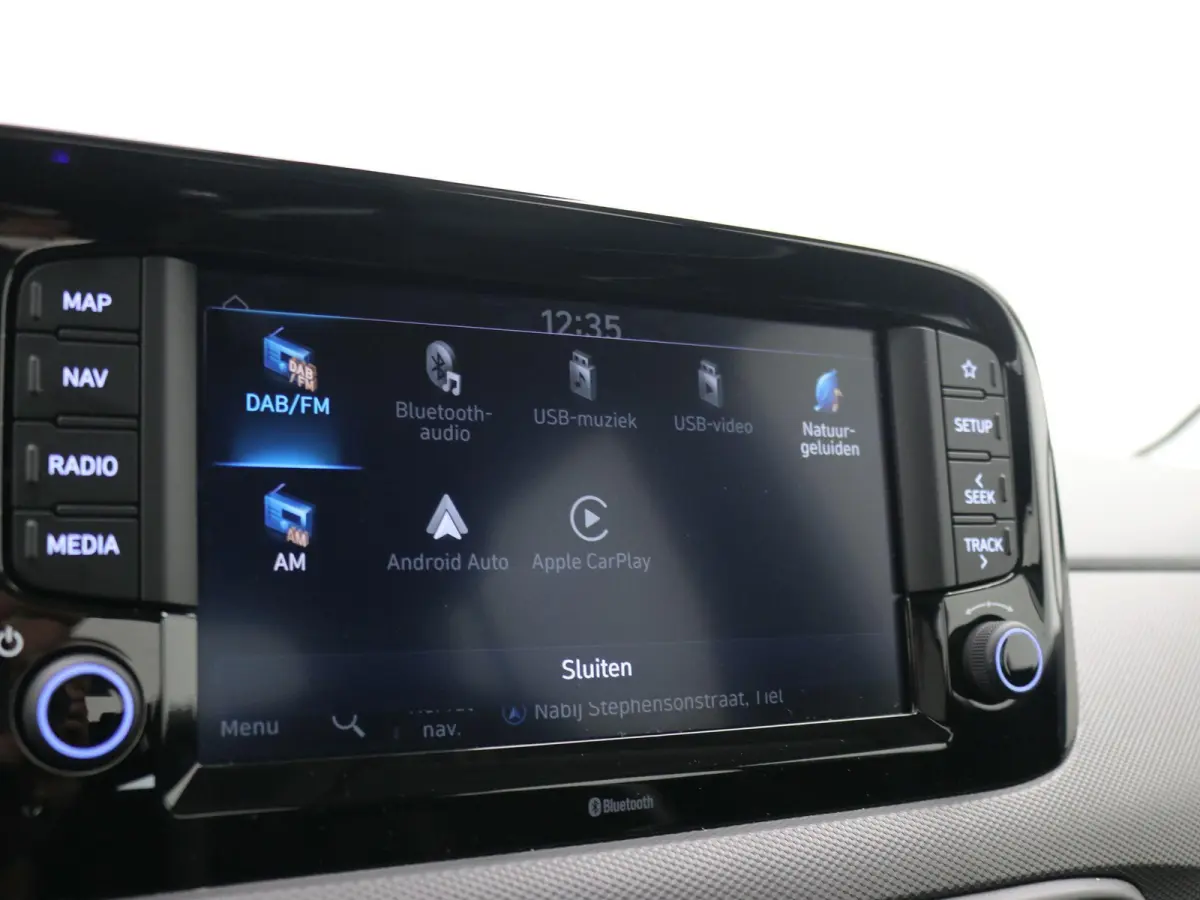 1.0 Comfort Smart 5-zits / Navigatie / Cruise Control / LMV / 5-Persoons / Airco / Stoelverwarming voor / Stuurwiel verwarming / Parkeersensoren achter / Achteruitrijcamera / Apple CarPlay &