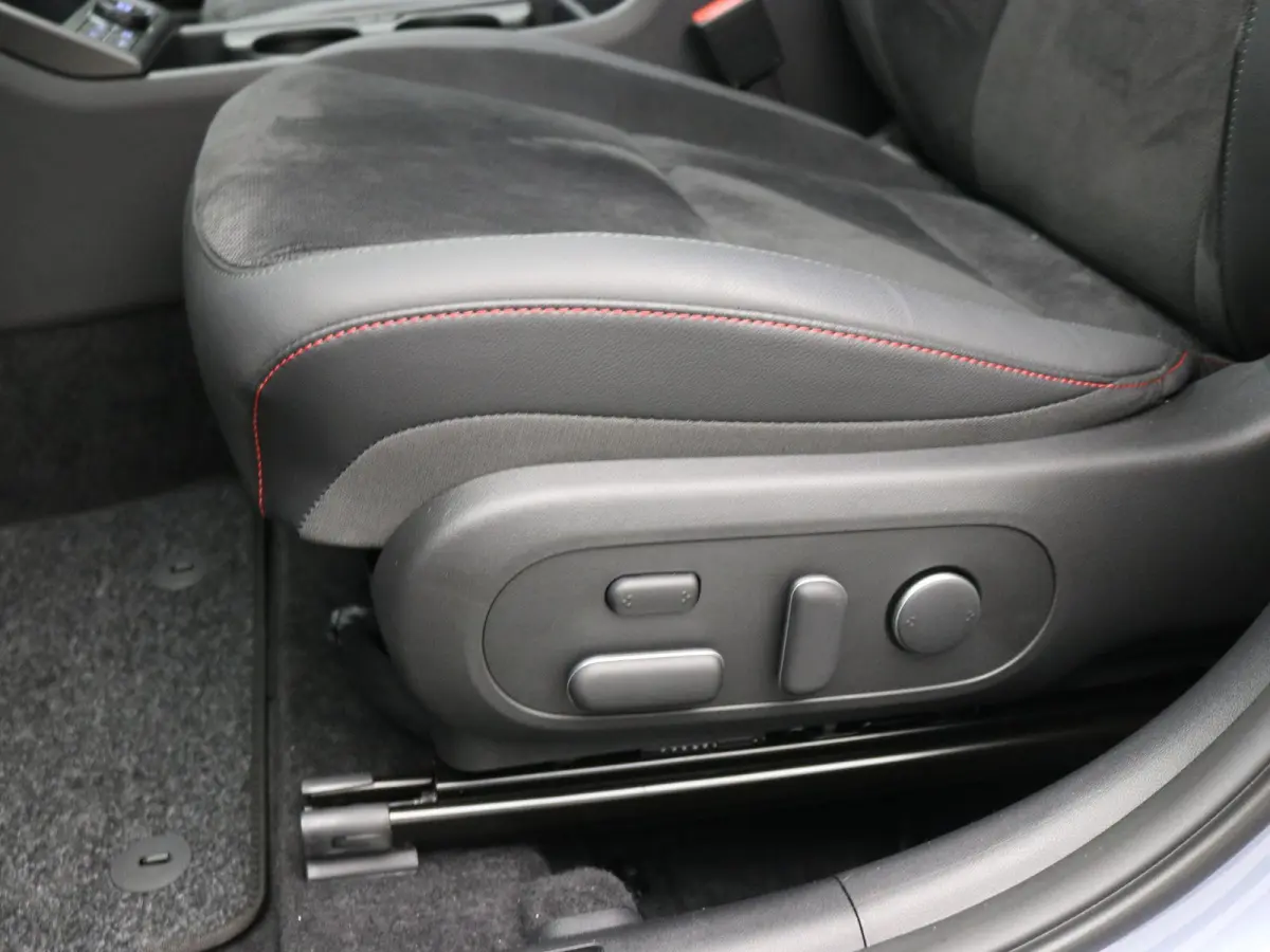 1.6 GDI HEV N Line / N-Line interieur & Exterieur / Leer-Alcantara / Adaptieve Cruise Control / 18" LMV / Stoelverwarming & koeling voor / Full Option /