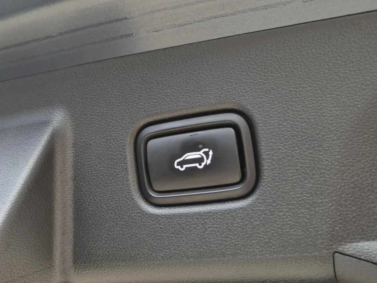 1.6 T-GDI PHEV Premium 4WD / Dealer onderhouden / All season banden / Elektrische achterklep / Stuur- Stoel & Achterbank verwarming / Trekgewicht 1350 kg / Stoelventilatie / Adaptief cruise 