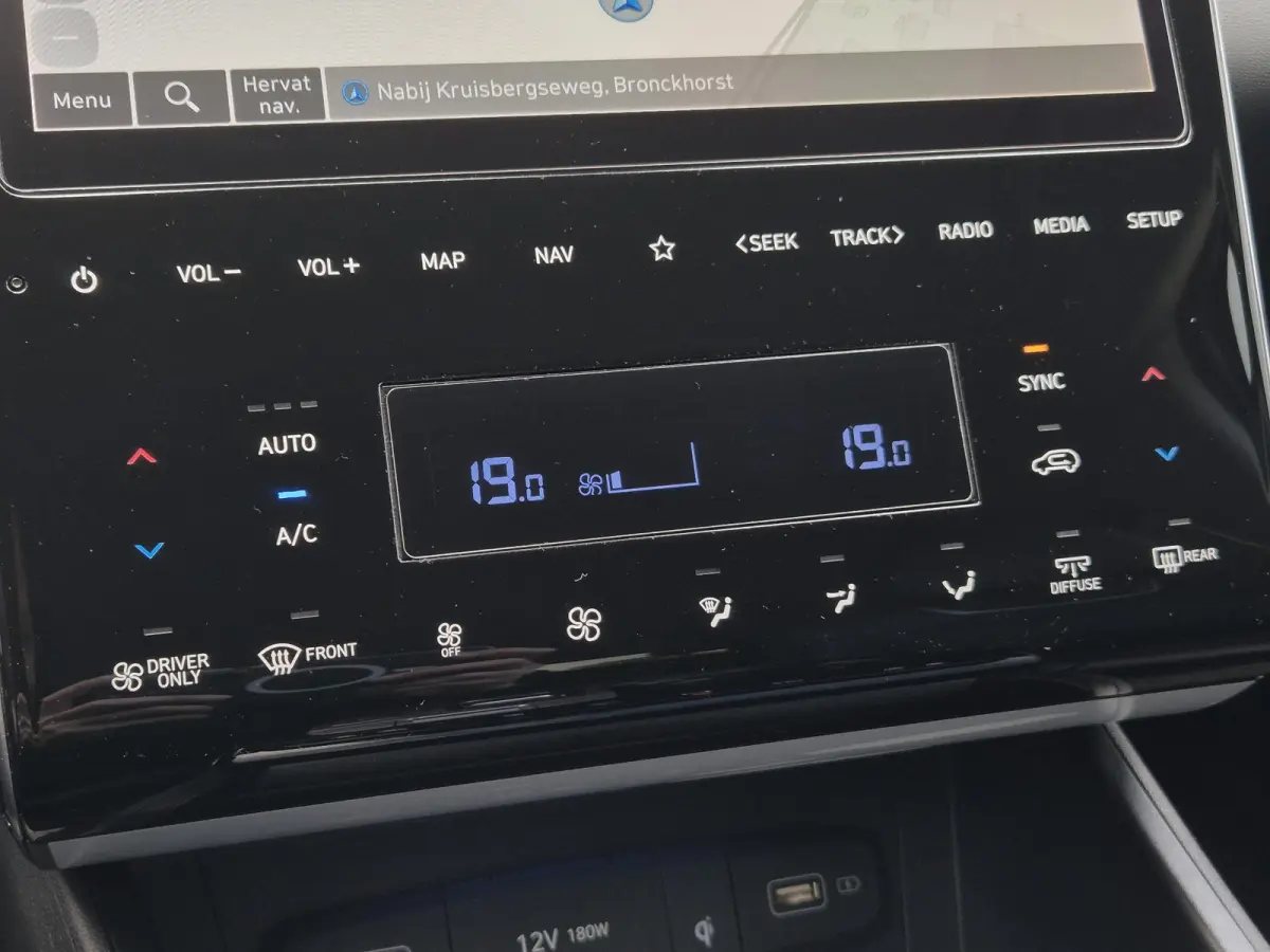 1.6 T-GDI PHEV Premium 4WD / Dealer onderhouden / All season banden / Elektrische achterklep / Stuur- Stoel & Achterbank verwarming / Trekgewicht 1350 kg / Stoelventilatie / Adaptief cruise 